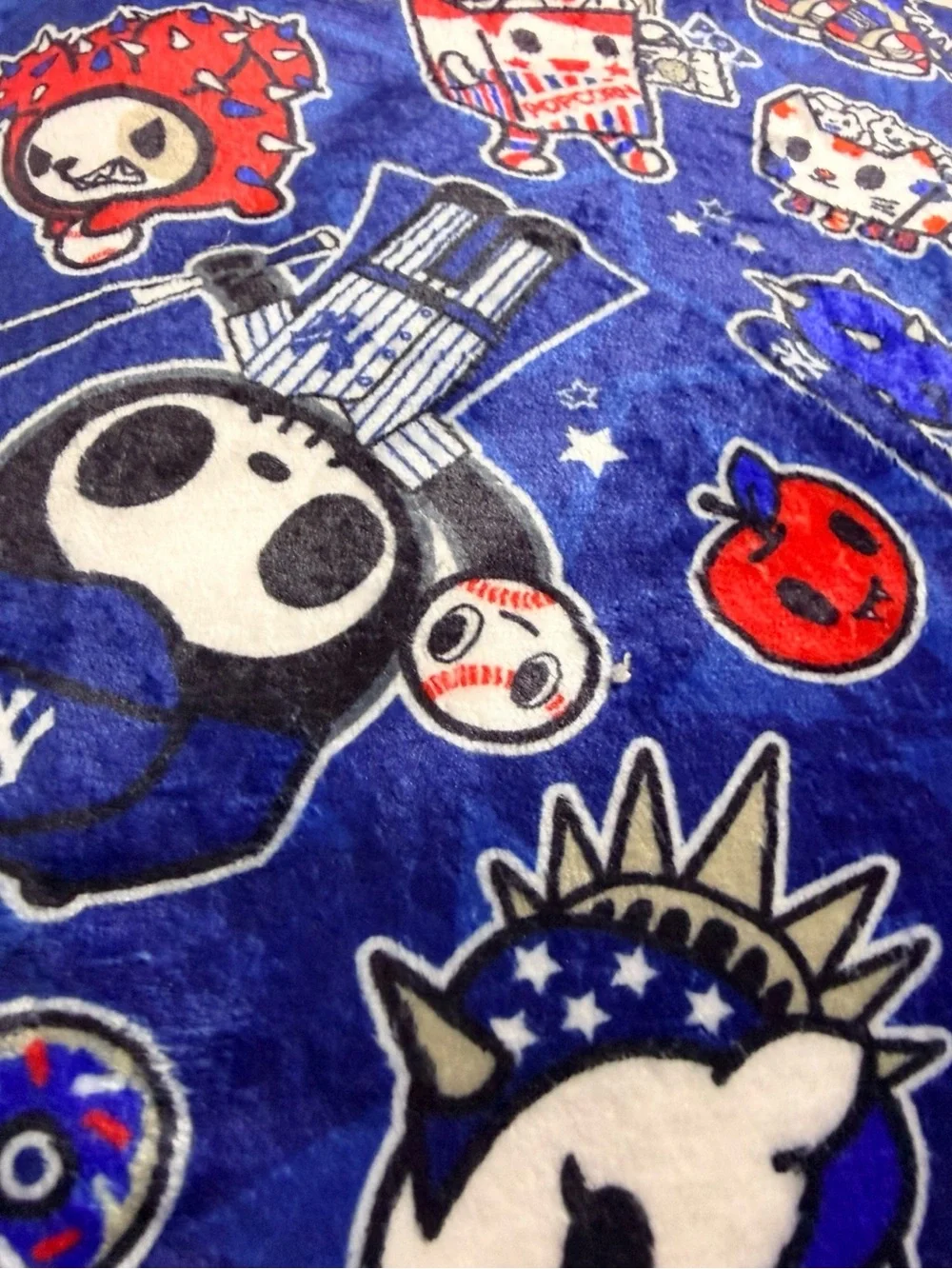 New tokidoki New York Yankees 50x60 Plush Throw Blanket